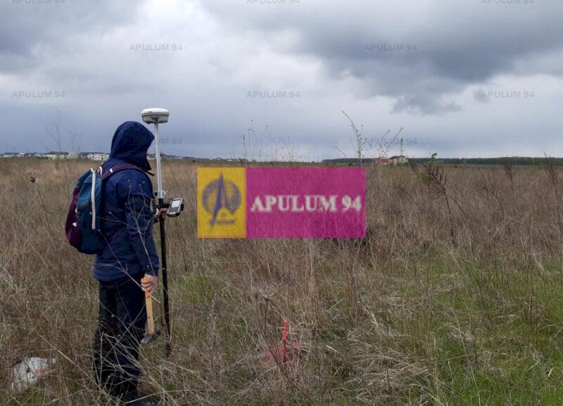 Teren aproape de Bucuresti langa padure