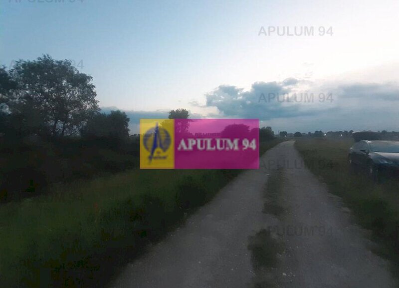 Teren aproape de Bucuresti langa padure