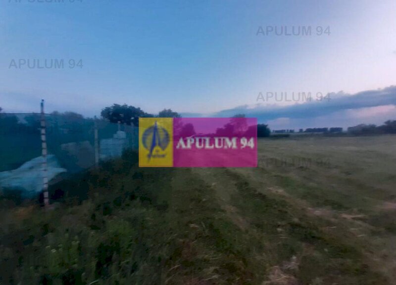 Teren aproape de Bucuresti langa padure