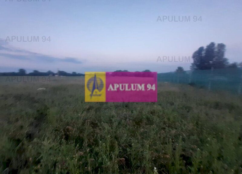 Teren aproape de Bucuresti langa padure