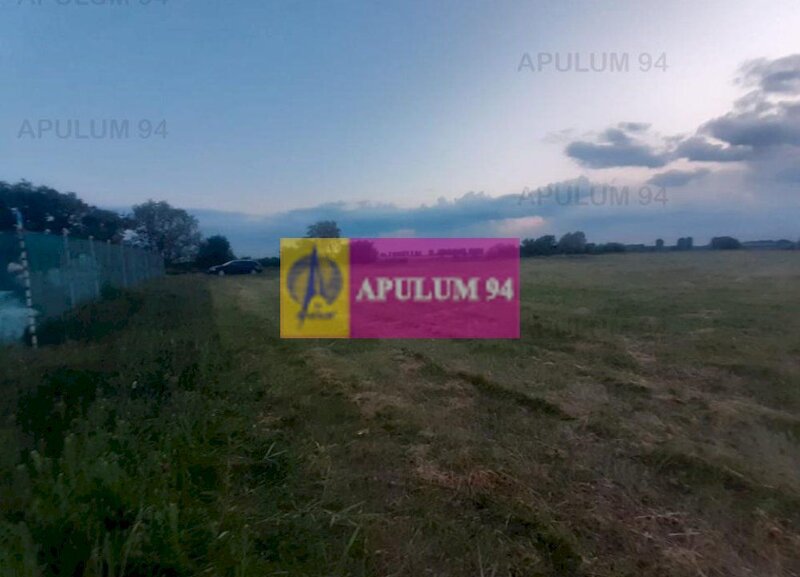 Teren aproape de Bucuresti langa padure